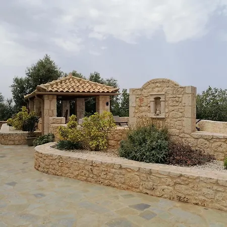 Antares Willa Riglia